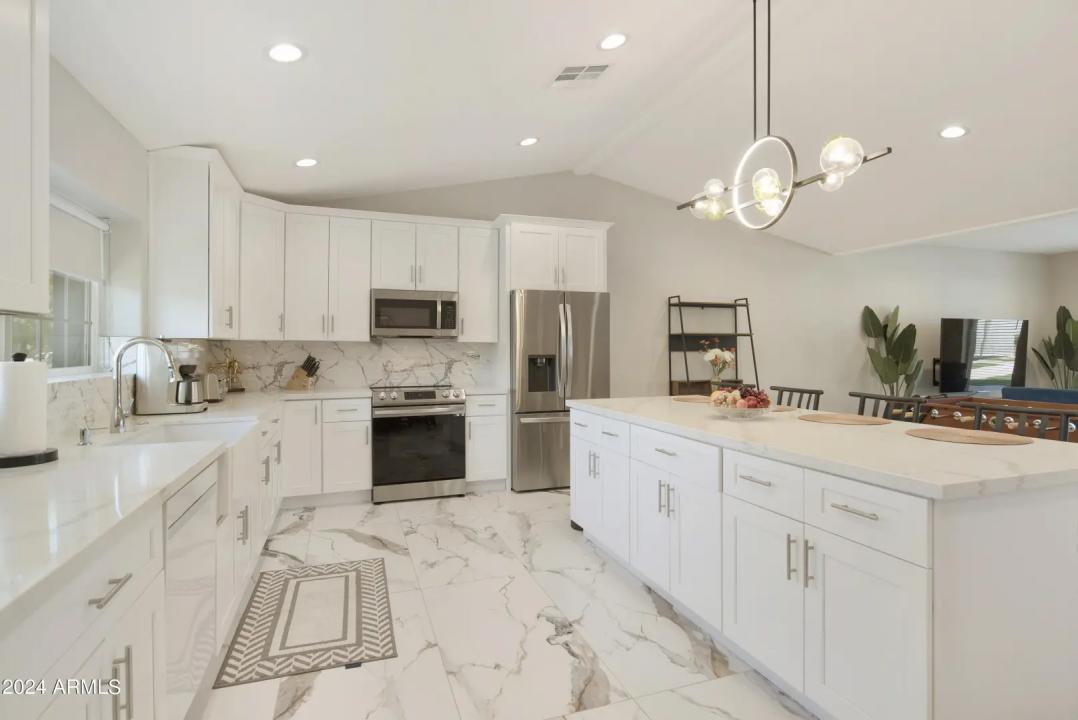 Real Estate Picture 8