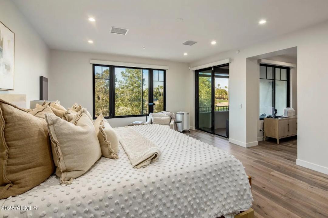 Real Estate Picture 16