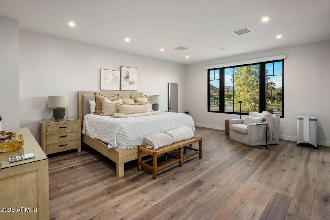 Real Estate Picture 17