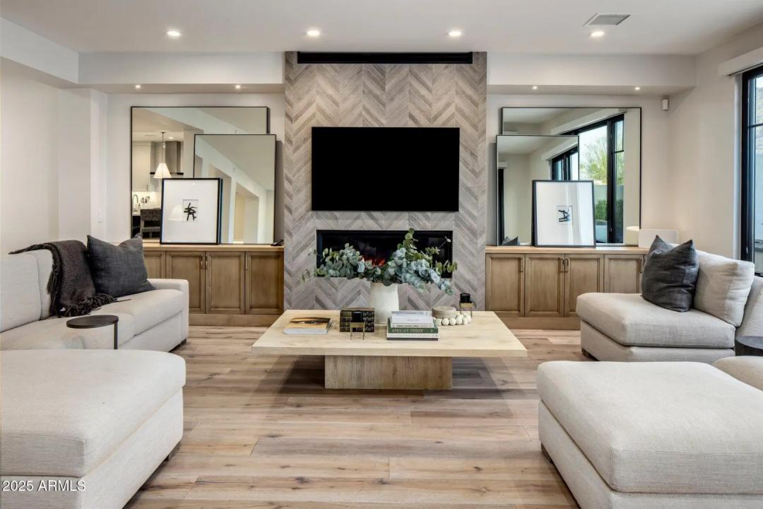 Real Estate Picture 11
