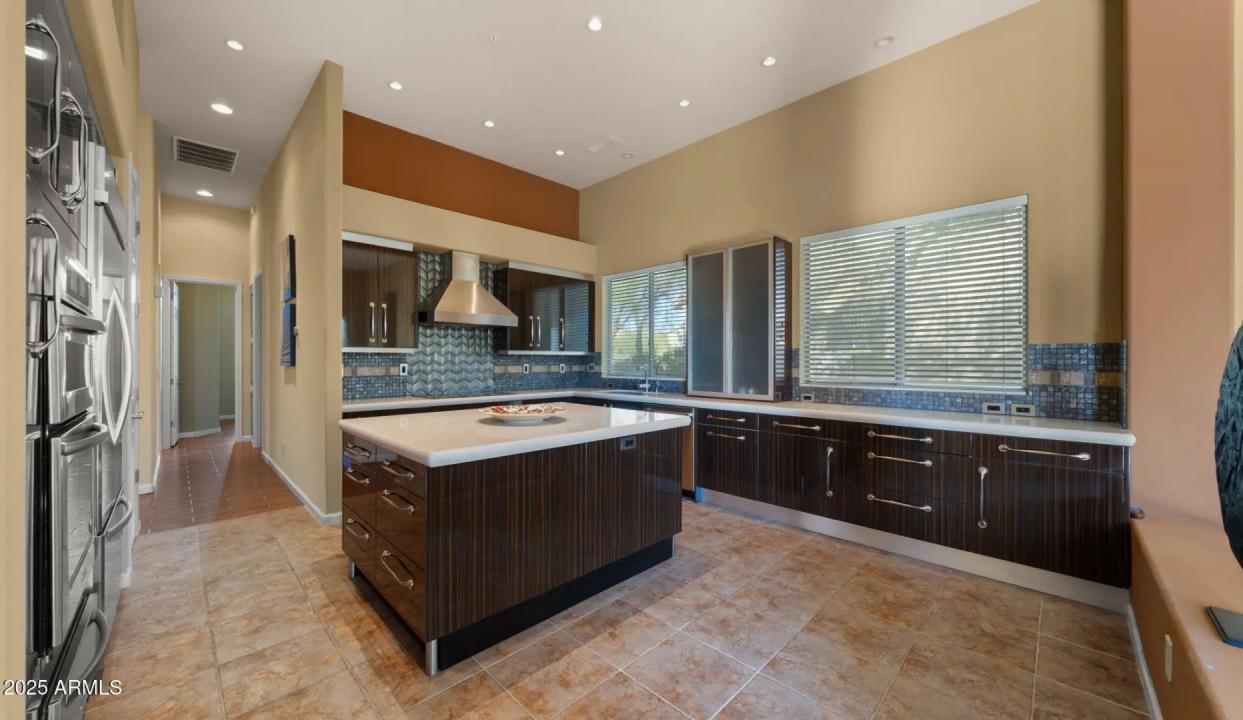 Real Estate Picture 12
