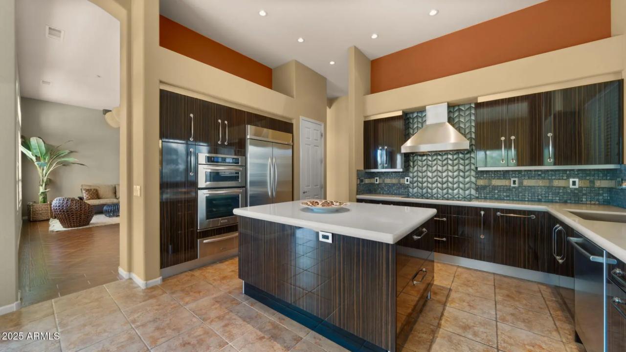 Real Estate Picture 11