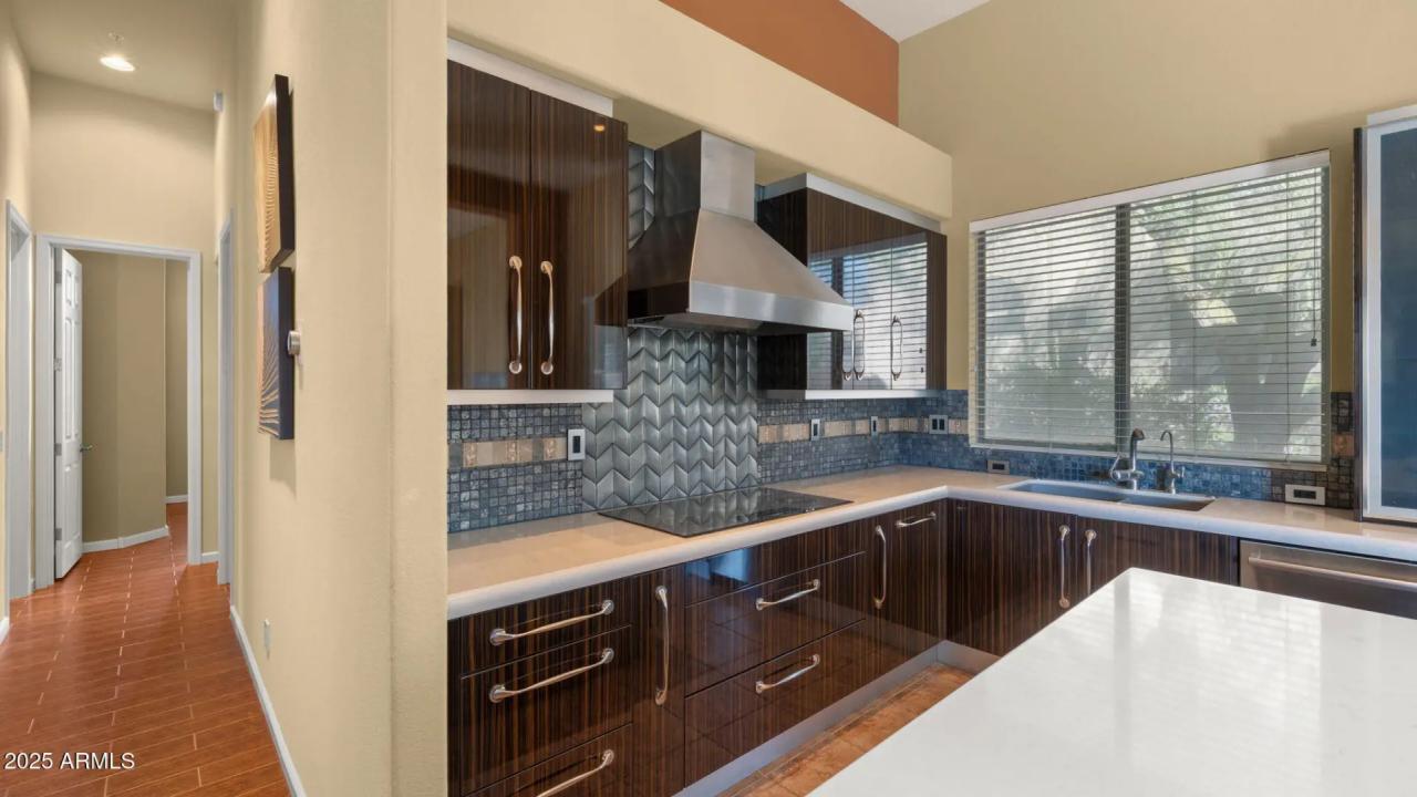 Real Estate Picture 14