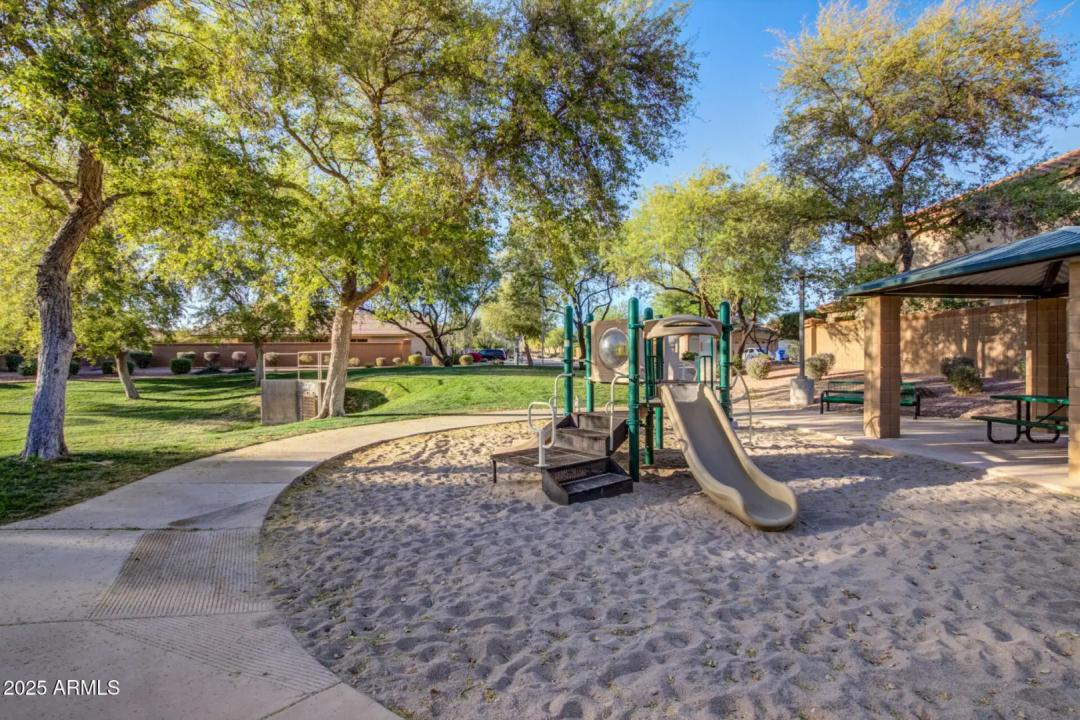 Real Estate Picture 27