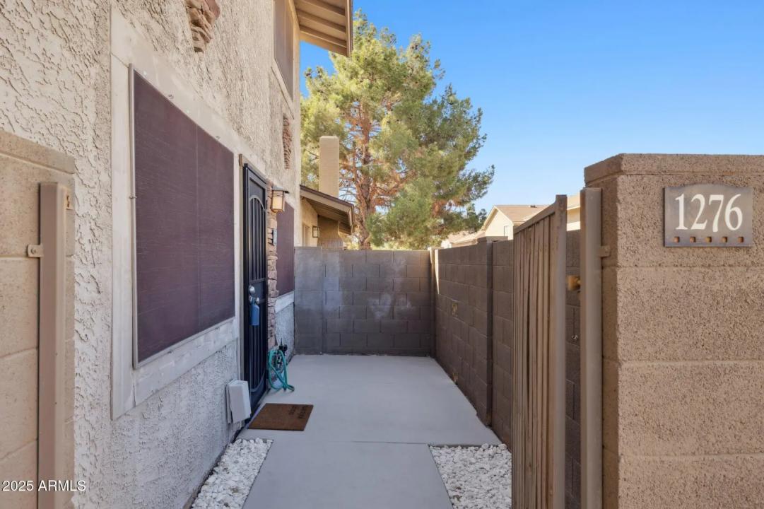 Real Estate Picture 3