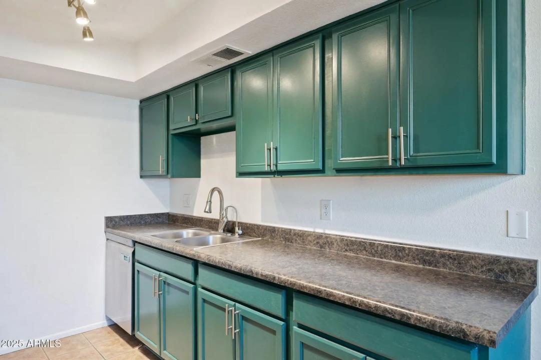 Real Estate Picture 14