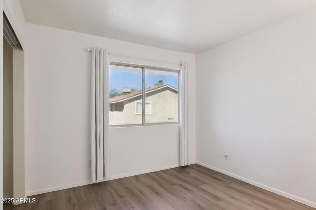 Real Estate Picture 12