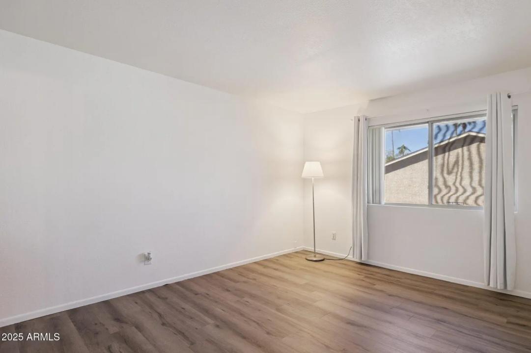 Real Estate Picture 7