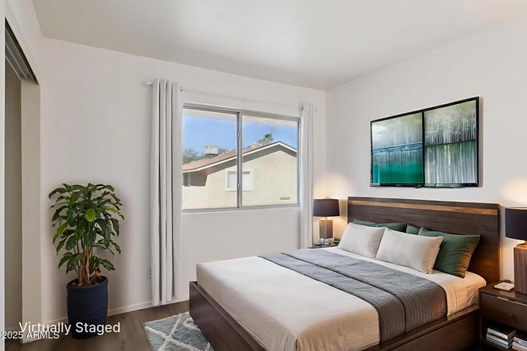 Real Estate Picture 9