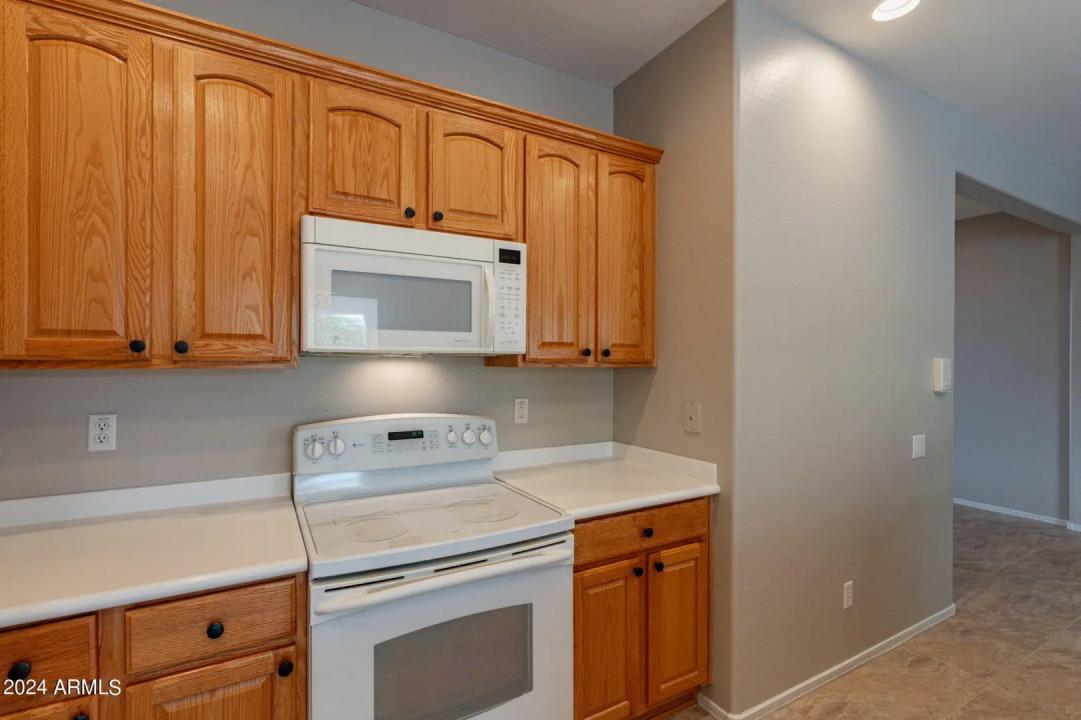 Real Estate Picture 8