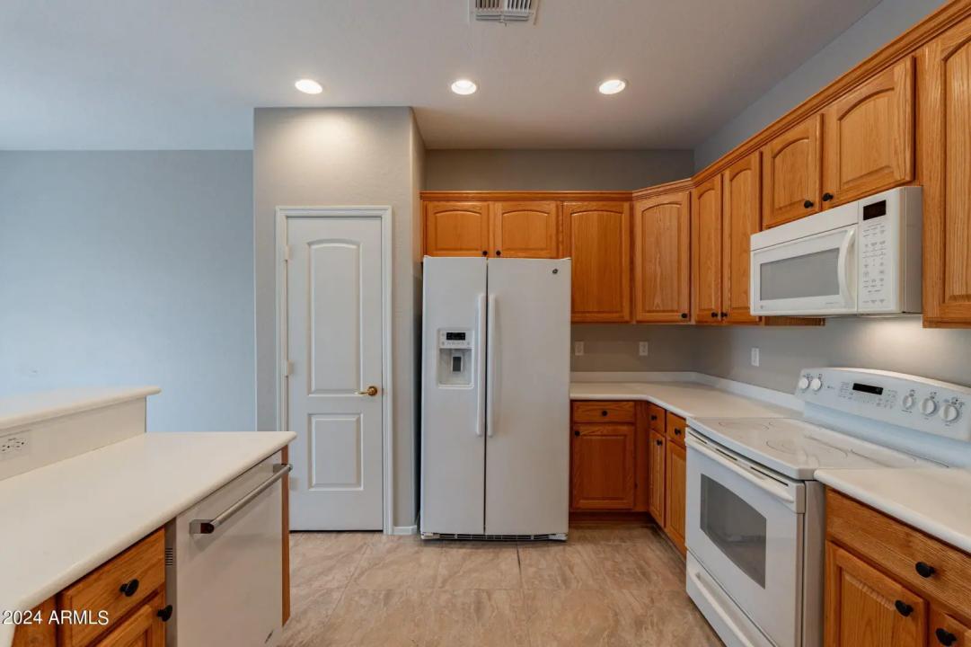 Real Estate Picture 11