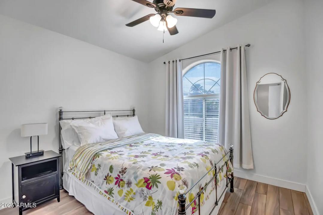 Real Estate Picture 24