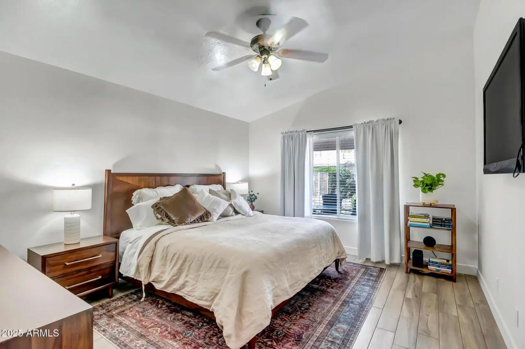 Real Estate Picture 16