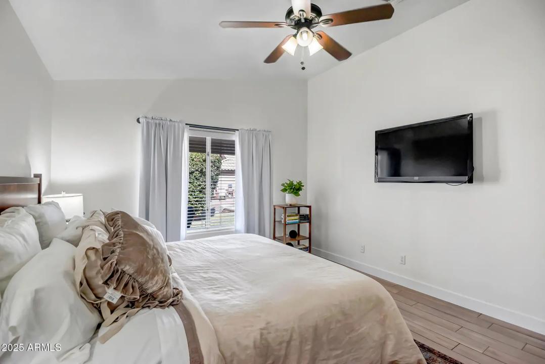 Real Estate Picture 17