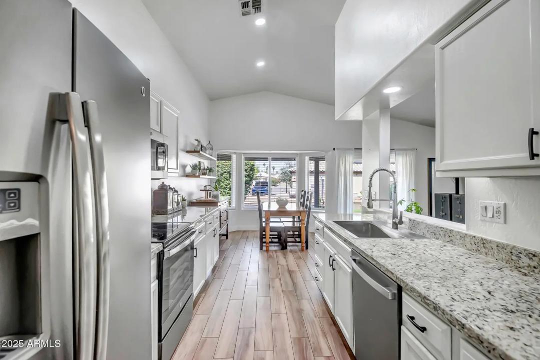 Real Estate Picture 12