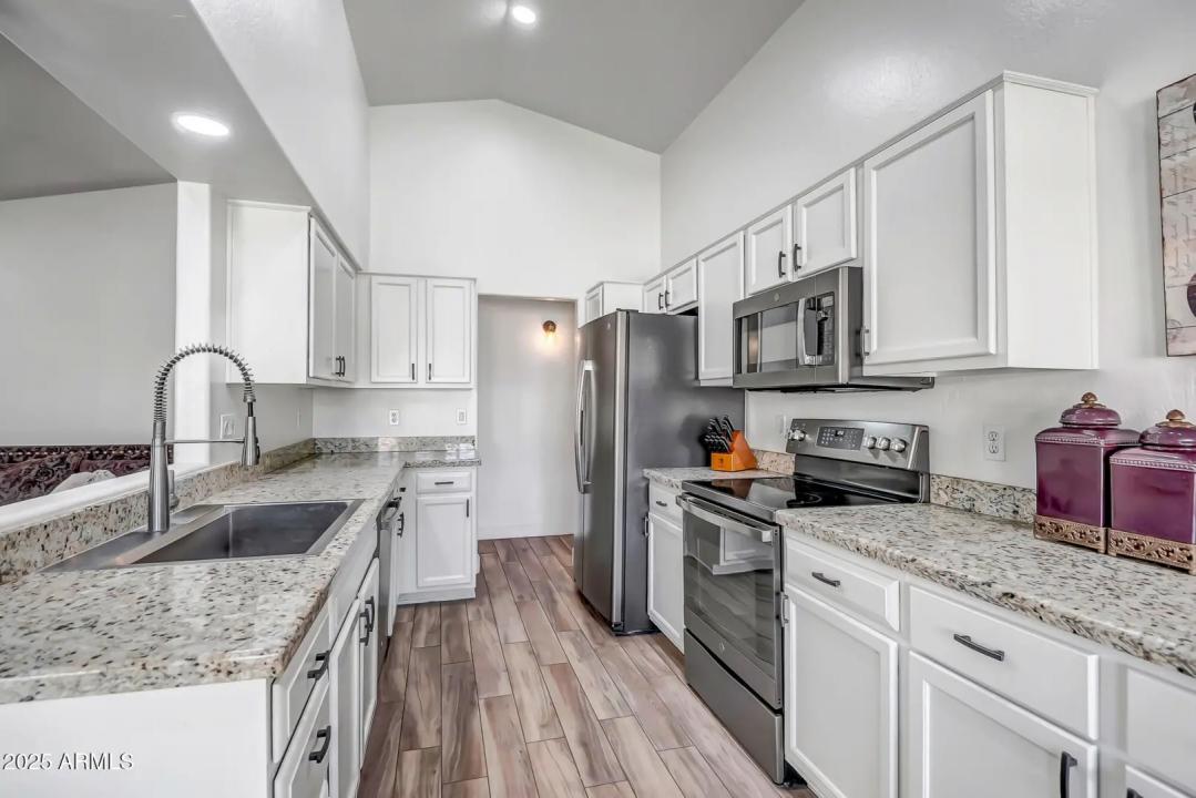Real Estate Picture 15