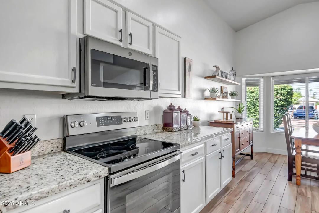 Real Estate Picture 13