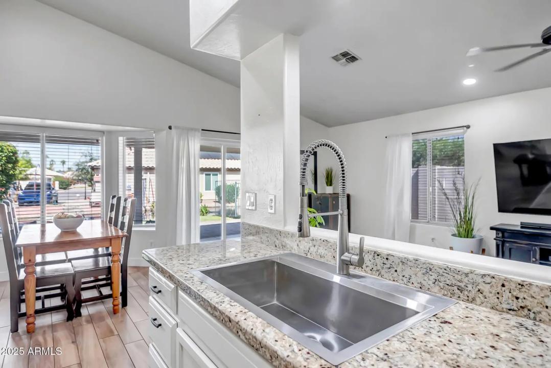 Real Estate Picture 14