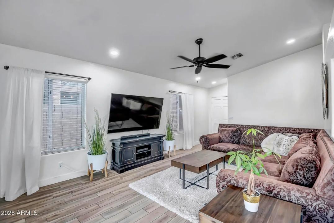 Real Estate Picture 5