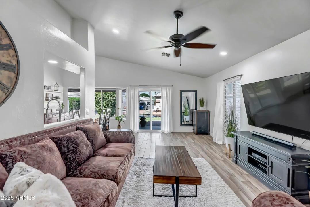 Real Estate Picture 4
