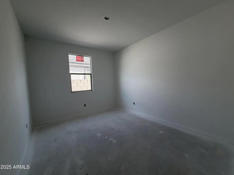 Real Estate Picture 4