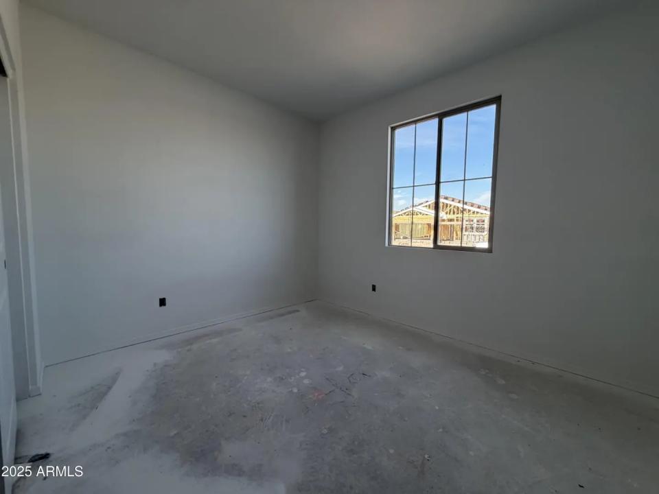 Real Estate Picture 5