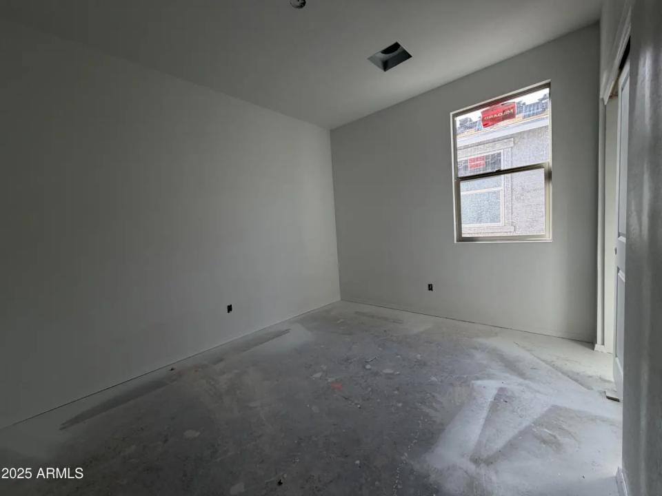 Real Estate Picture 7