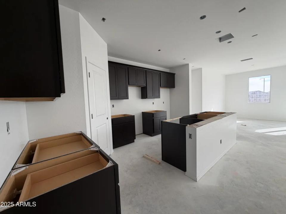 Real Estate Picture 8