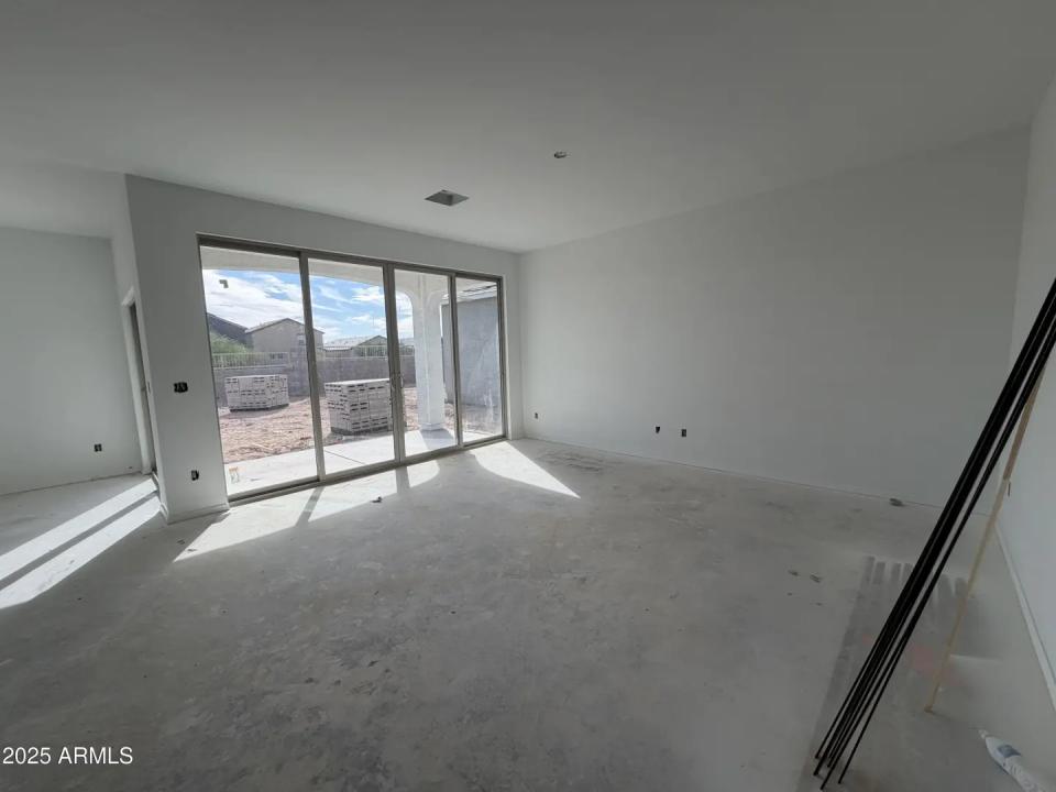 Real Estate Picture 9