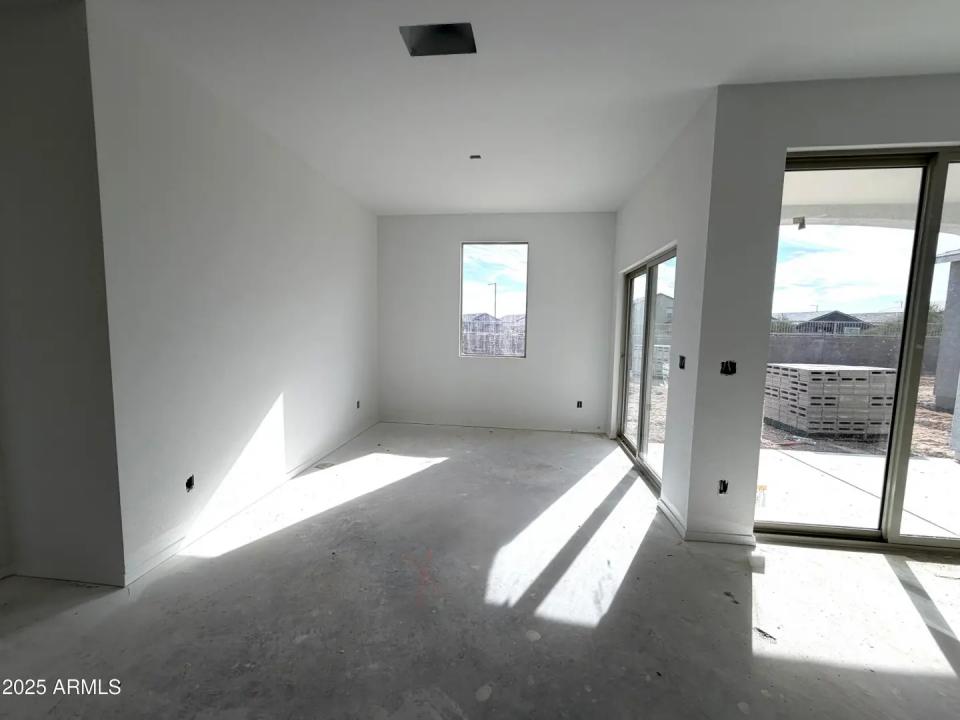 Real Estate Picture 10