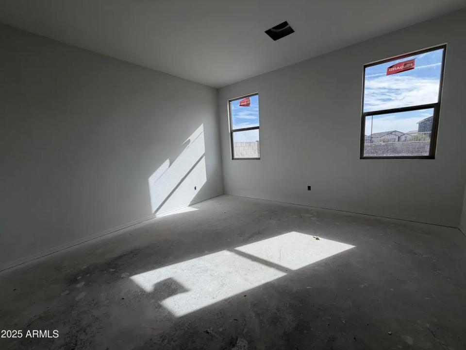 Real Estate Picture 11