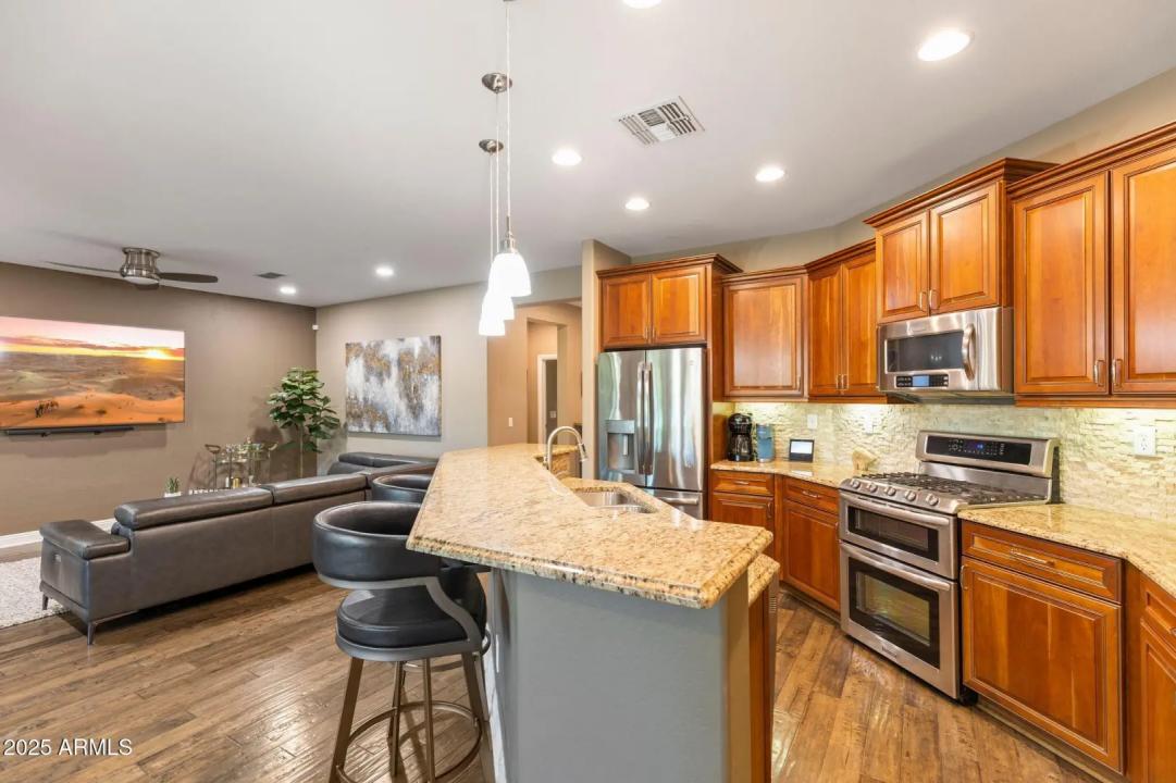 Real Estate Picture 7