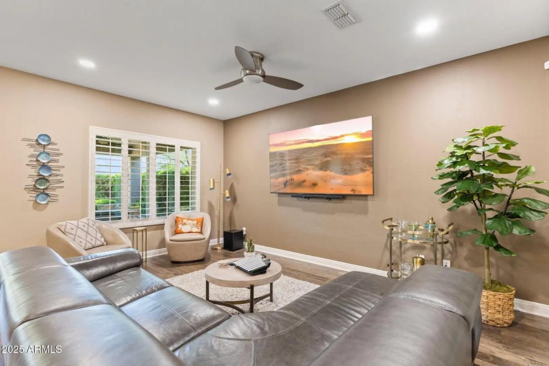 Real Estate Picture 12