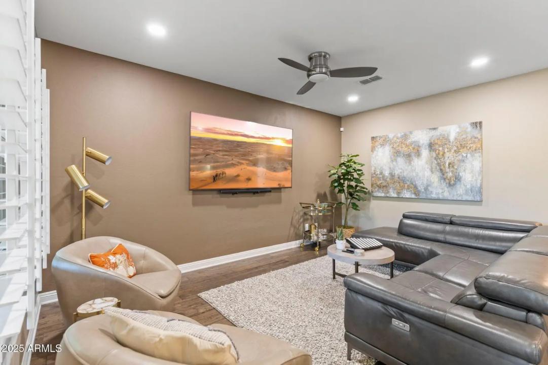 Real Estate Picture 11