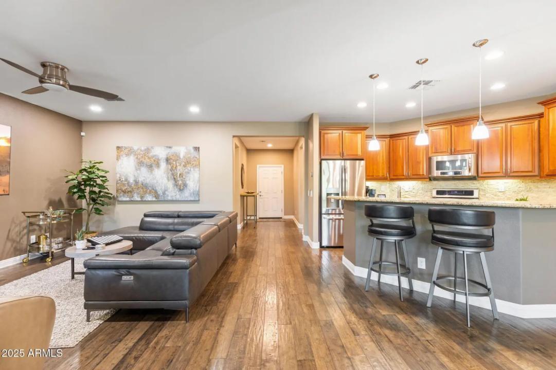 Real Estate Picture 9