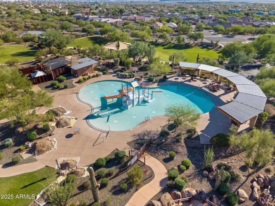 Real Estate Picture 40