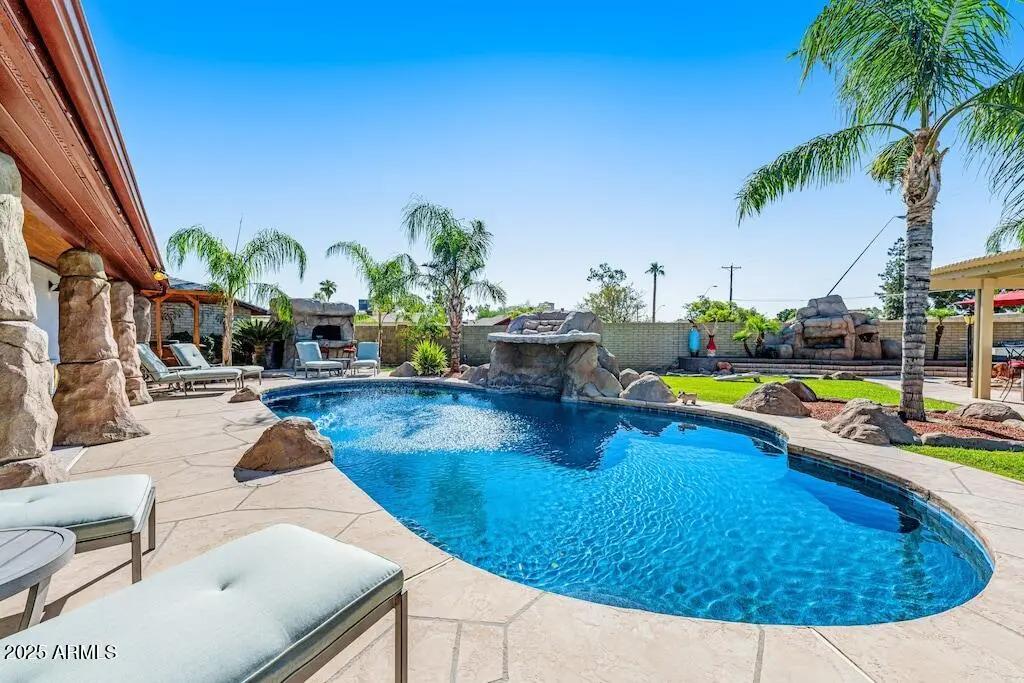 Real Estate Picture 3