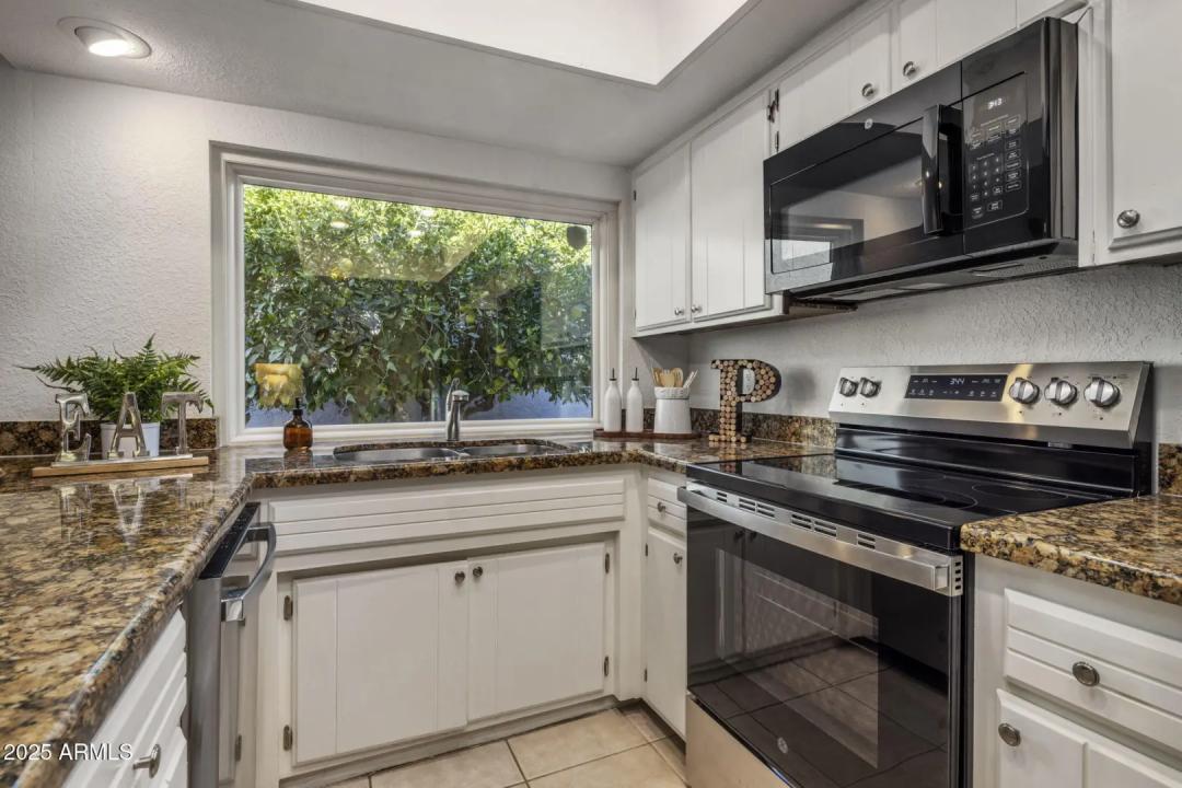 Real Estate Picture 13