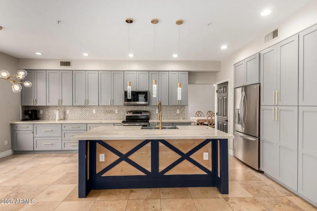 Real Estate Picture 13