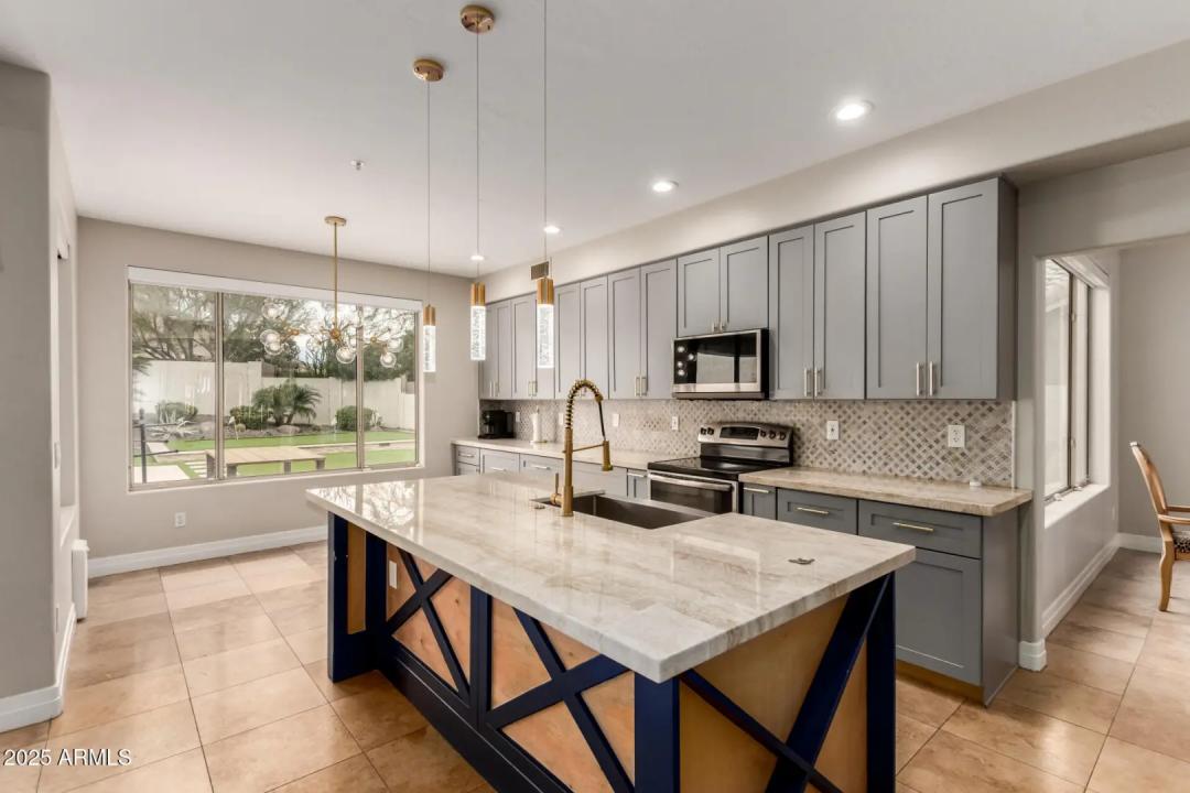 Real Estate Picture 14