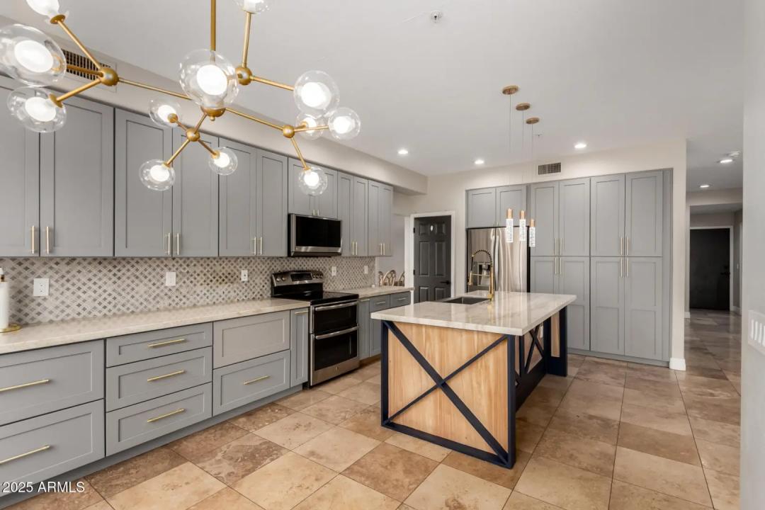 Real Estate Picture 15