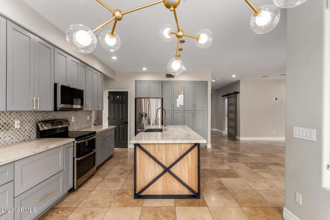 Real Estate Picture 16