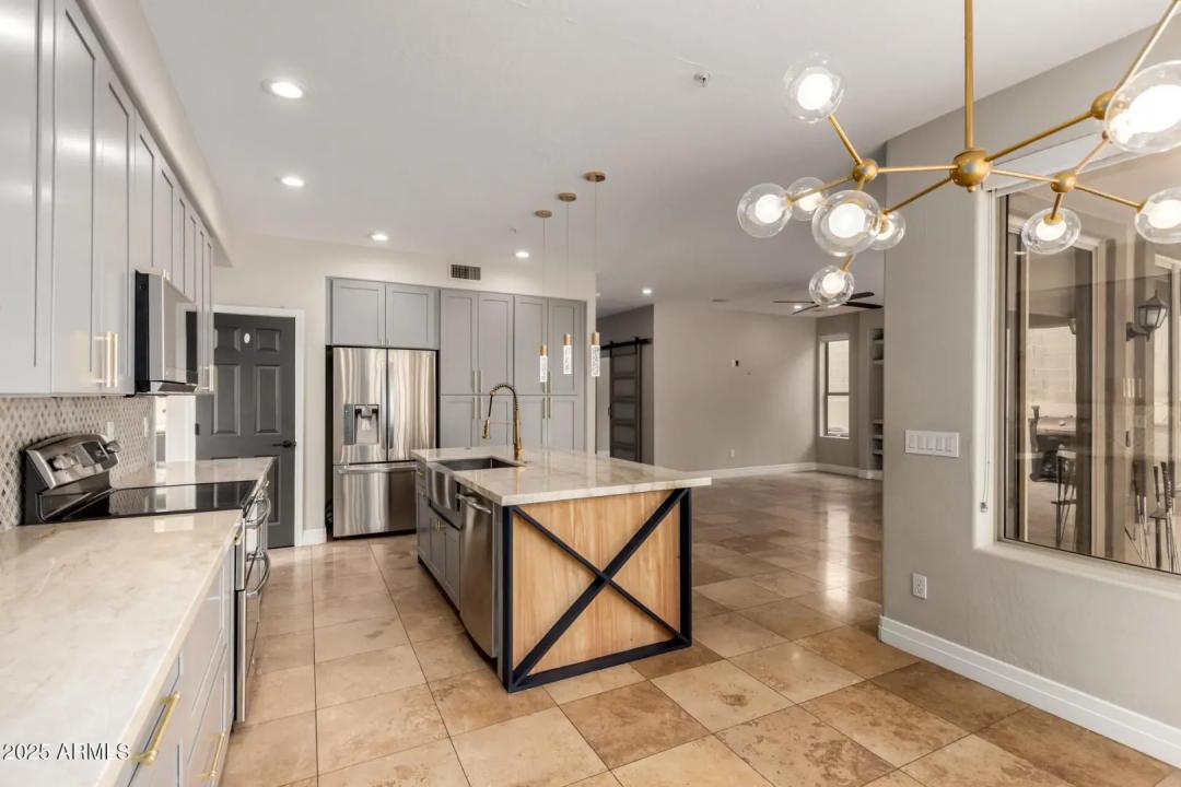 Real Estate Picture 17