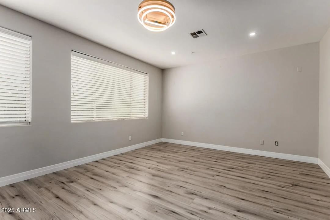 Real Estate Picture 19