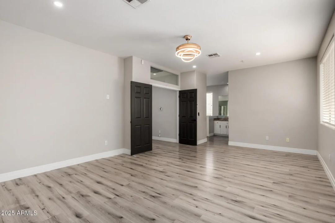 Real Estate Picture 20