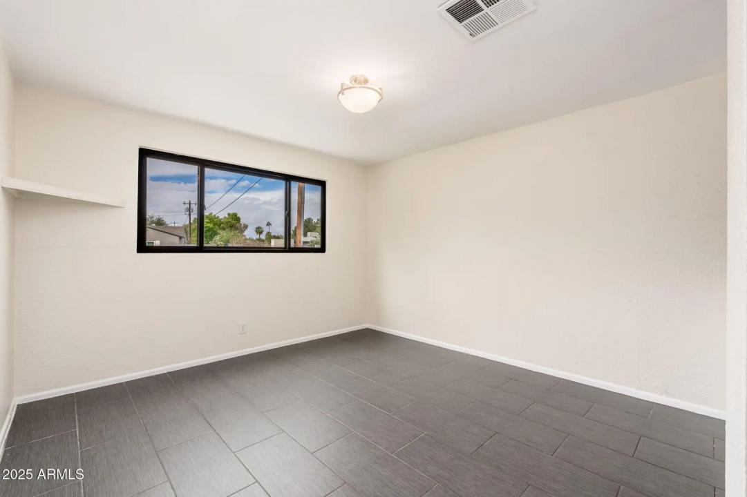 Real Estate Picture 7