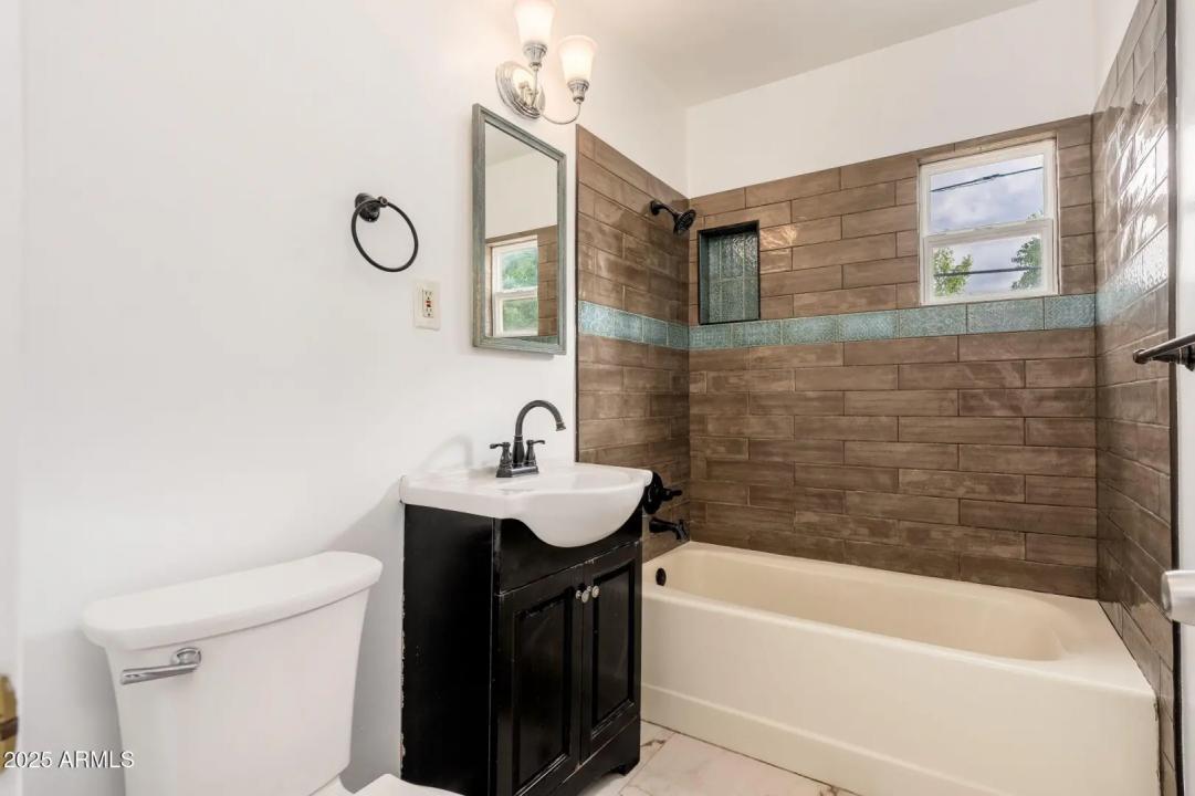 Real Estate Picture 14