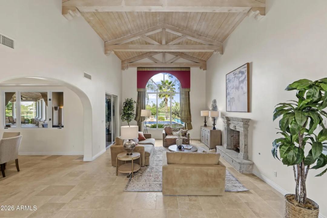 Real Estate Picture 8