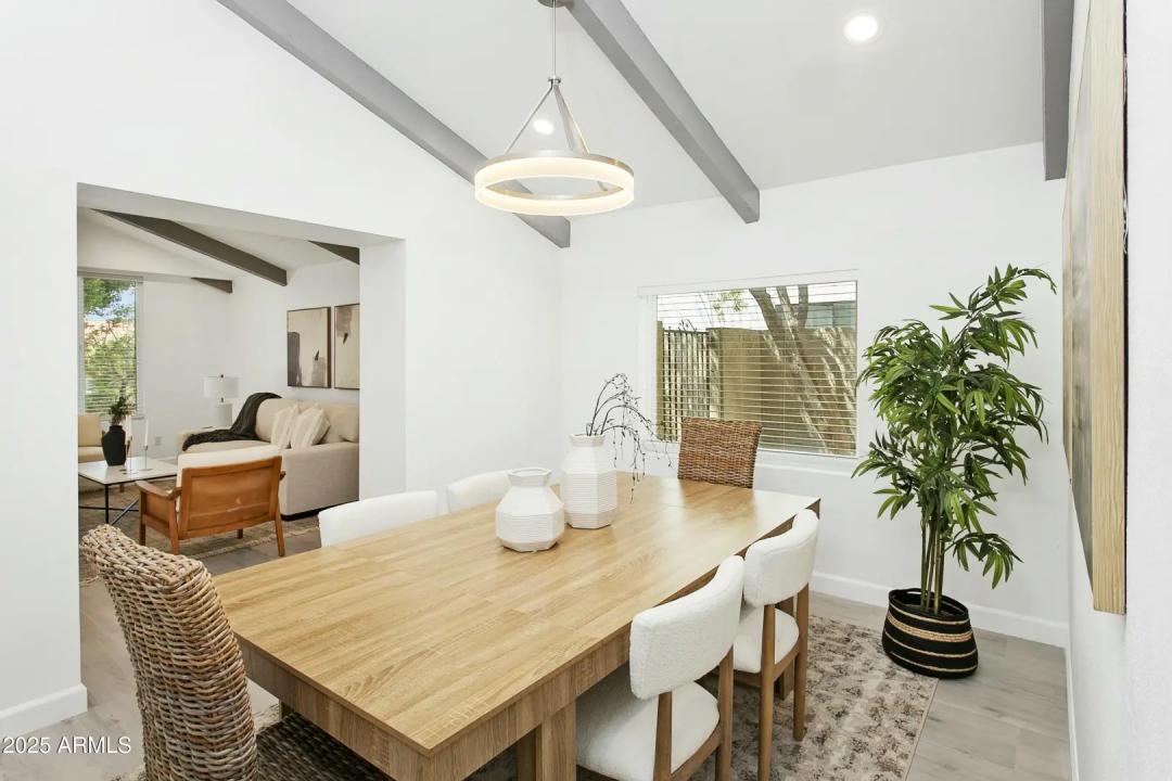 Real Estate Picture 4