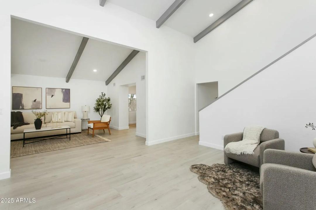 Real Estate Picture 9